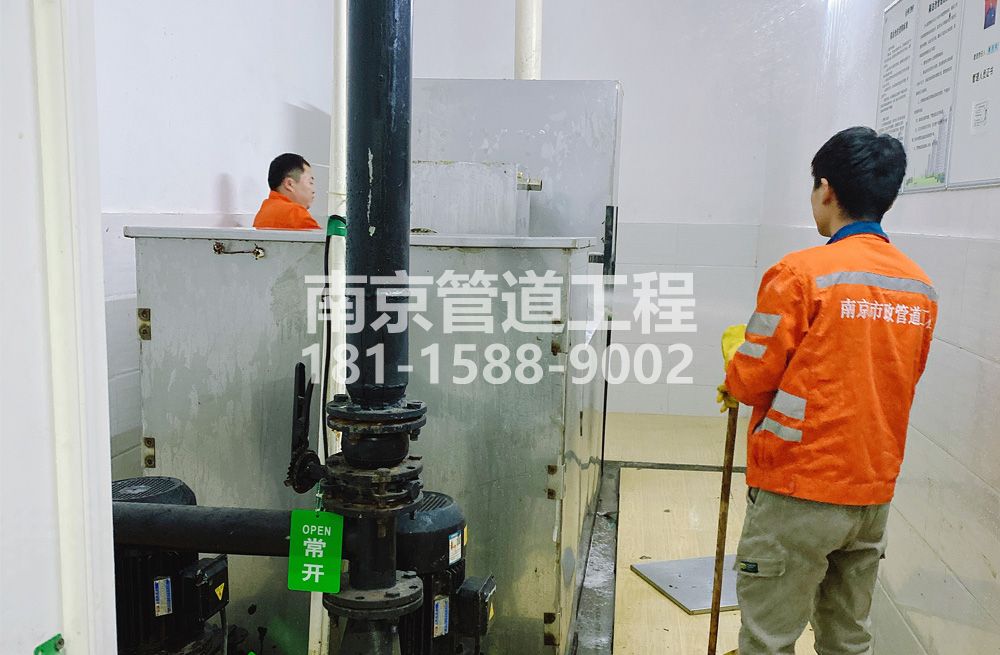 302酒楼隔油设备清洗